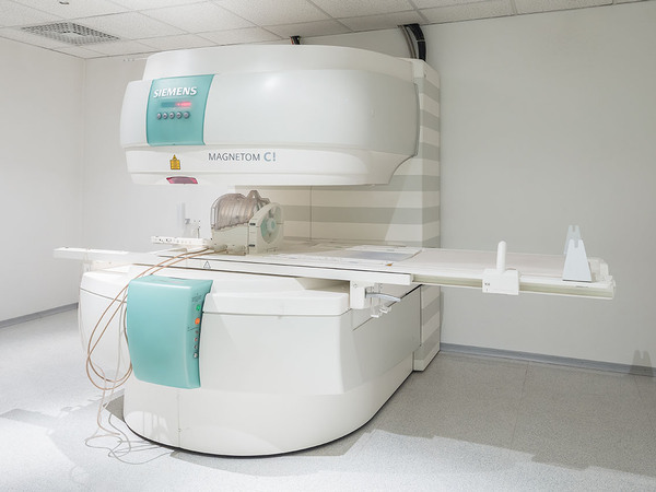 Siemens Magnetom C” 0.35T MRI